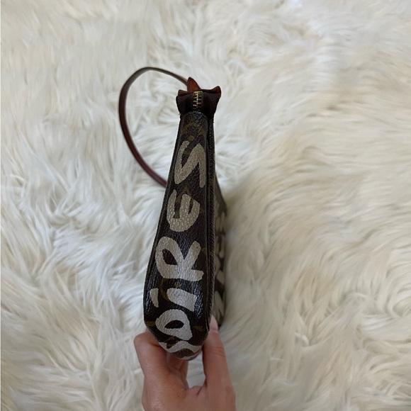 Vintage 2000’s LOUIS VUITTON LV Graffiti Stephen Sprouse Leather Pochette Bag - Picture 6 of 11